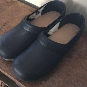 Sanita clogs with sheep skin lining